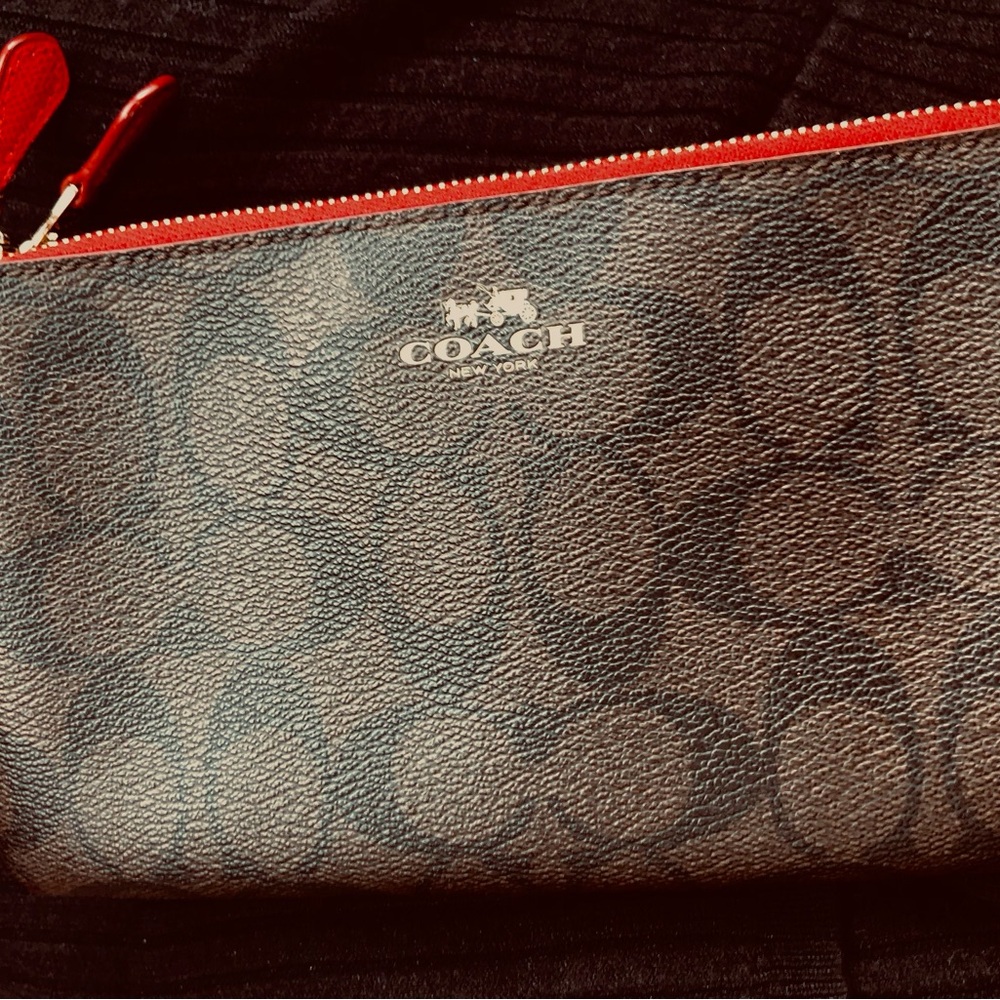 🔴 Coach Signature 🟤 Brown and Red Wristlet
